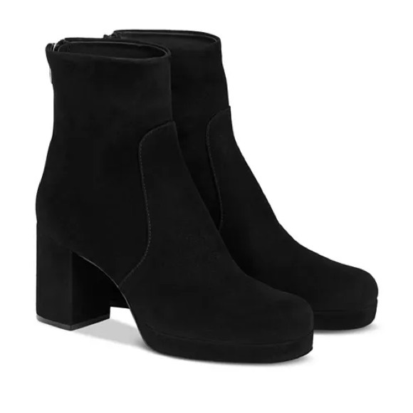 AGL Women’s Betty Block Heel Bootie. Size 35.5 EU/ 5.5 US
N12-02 - Picture 8 of 8